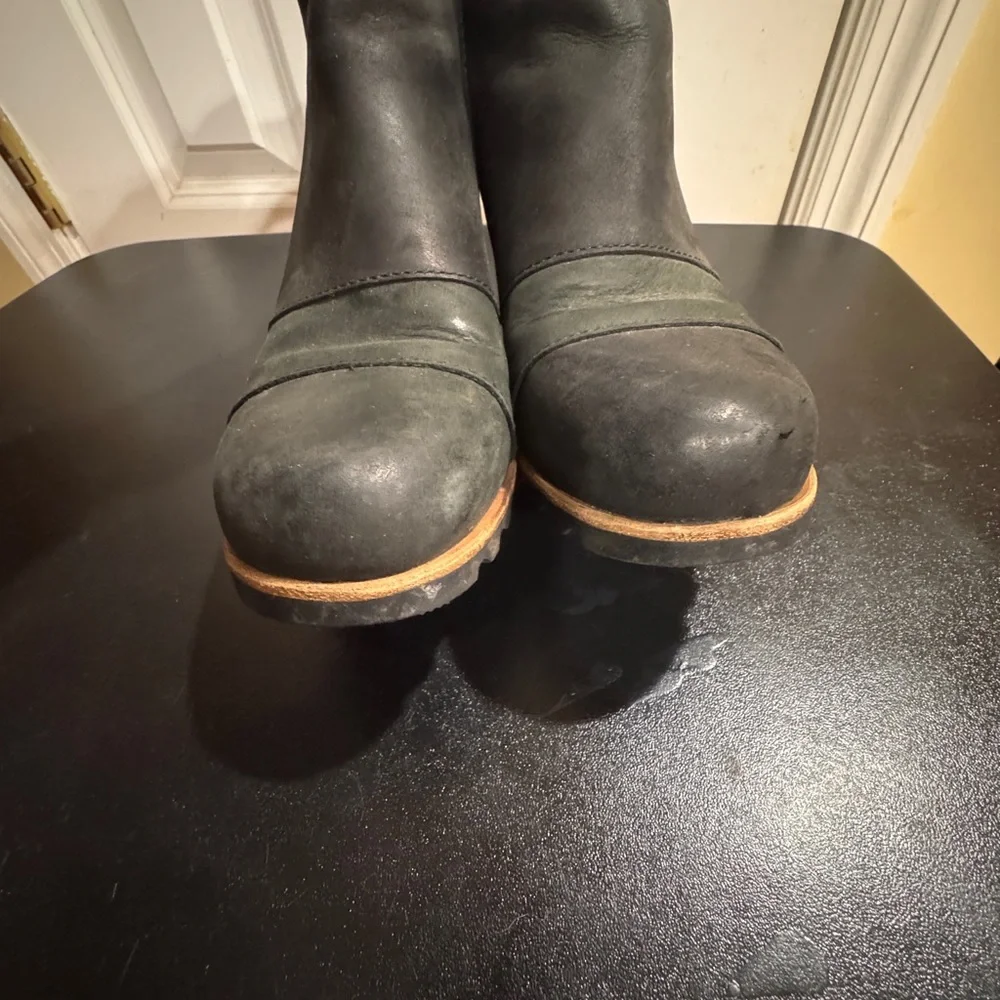 Sorel Black Joan of arctic Chelsea Ankle Booties size 6